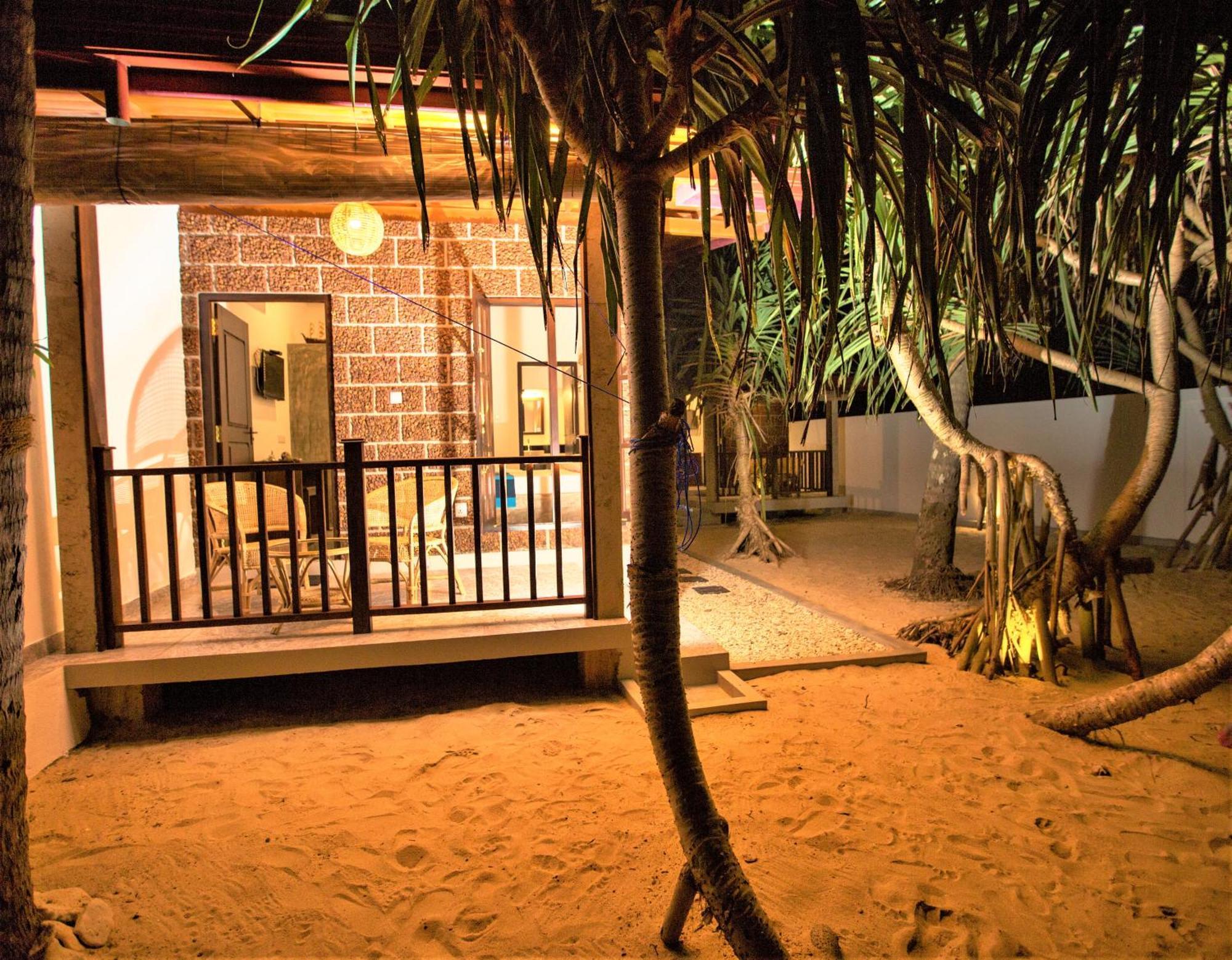 Sea Shell Villa Hikkaduwa 2 Separate Cabanas Ocean Front Villa エクステリア 写真