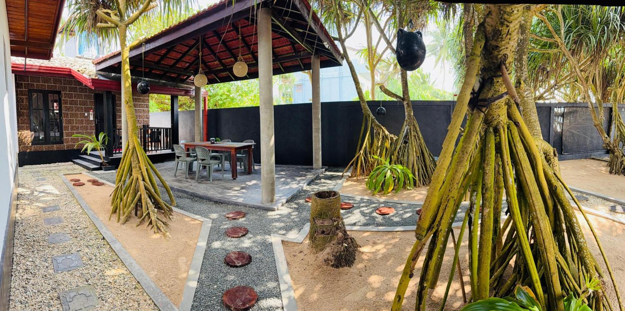 Sea Shell Villa Hikkaduwa 2 Separate Cabanas Ocean Front Villa エクステリア 写真